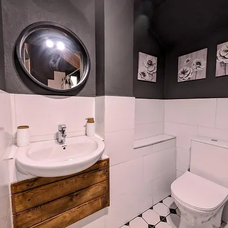 Vasil Mertiri Appartement